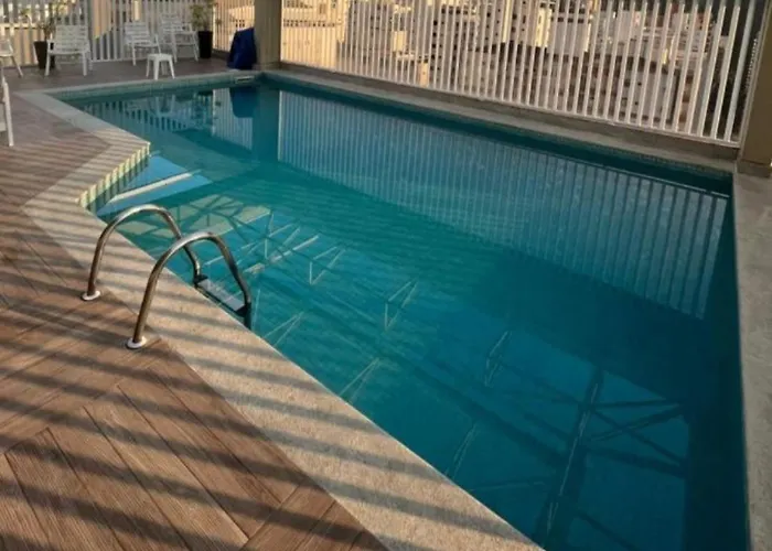 NOVO pitangueiras service 2, dois dormitórios, 100 m da praia, duas vagas de garagem, completo Guarujá